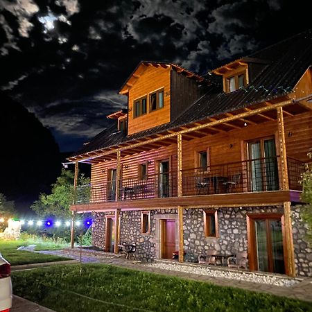 Gegest Hotel Тет Екстериор снимка