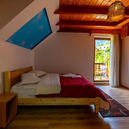 Gegest Hotel Тет Екстериор снимка