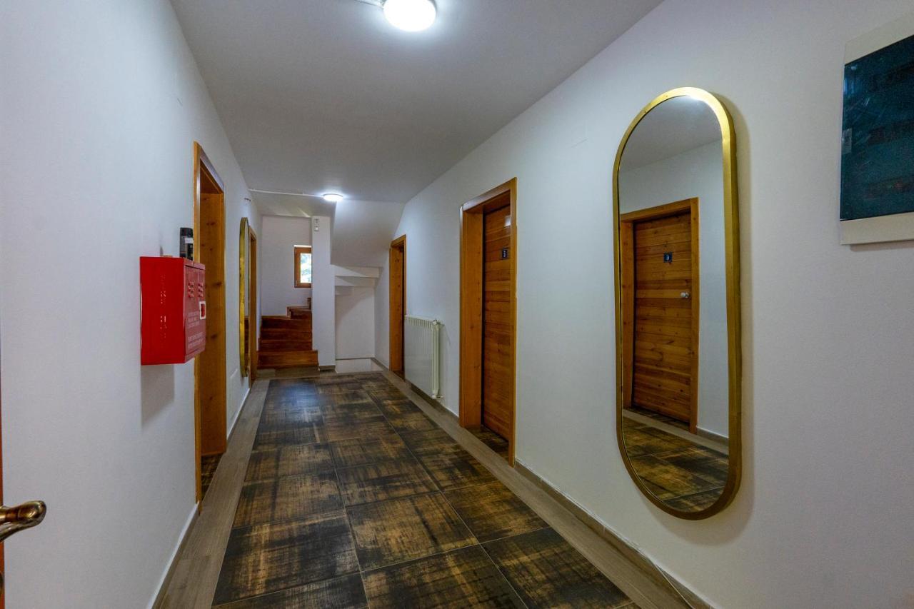 Gegest Hotel Тет Екстериор снимка