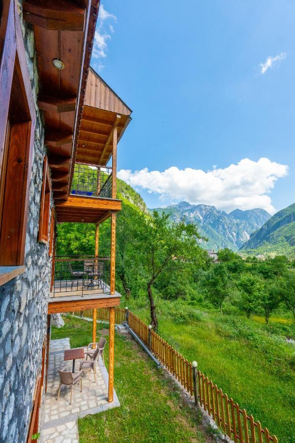Gegest Hotel Тет Екстериор снимка