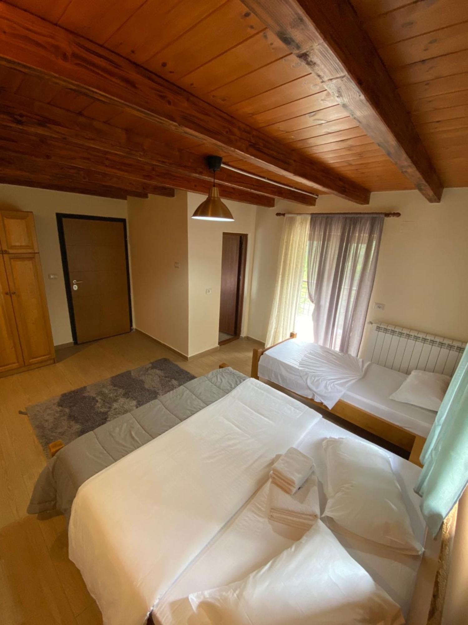 Gegest Hotel Тет Екстериор снимка