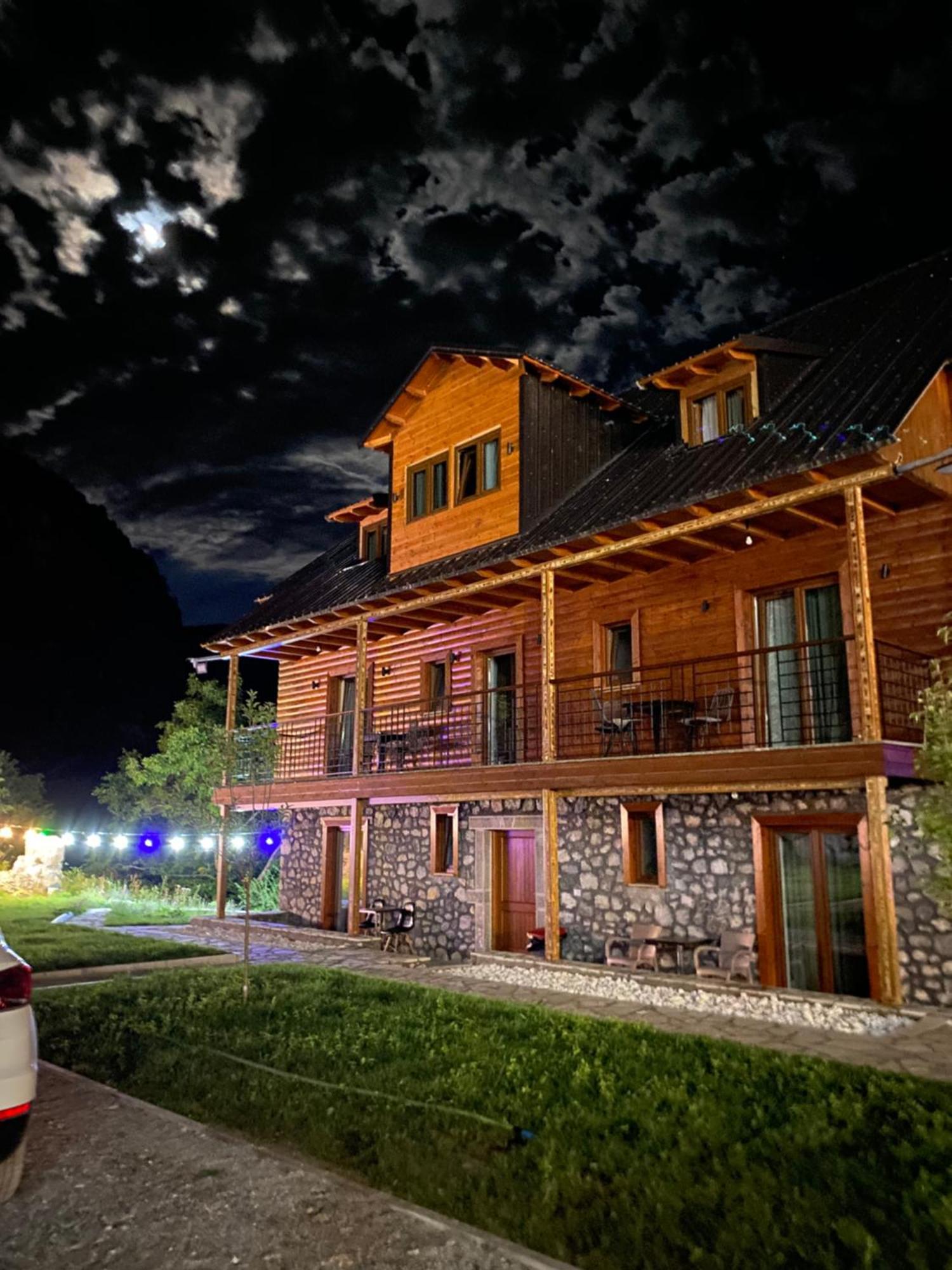 Gegest Hotel Тет Екстериор снимка