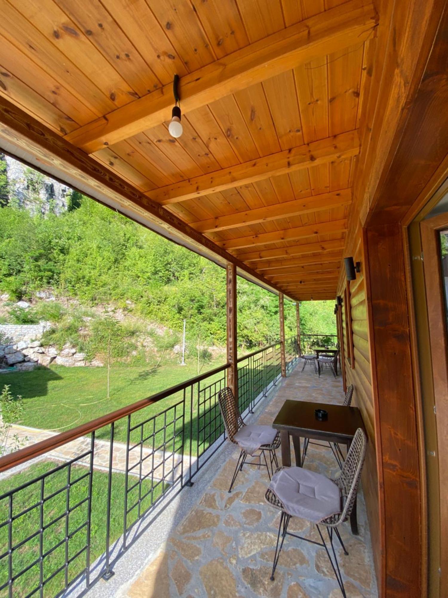 Gegest Hotel Тет Екстериор снимка
