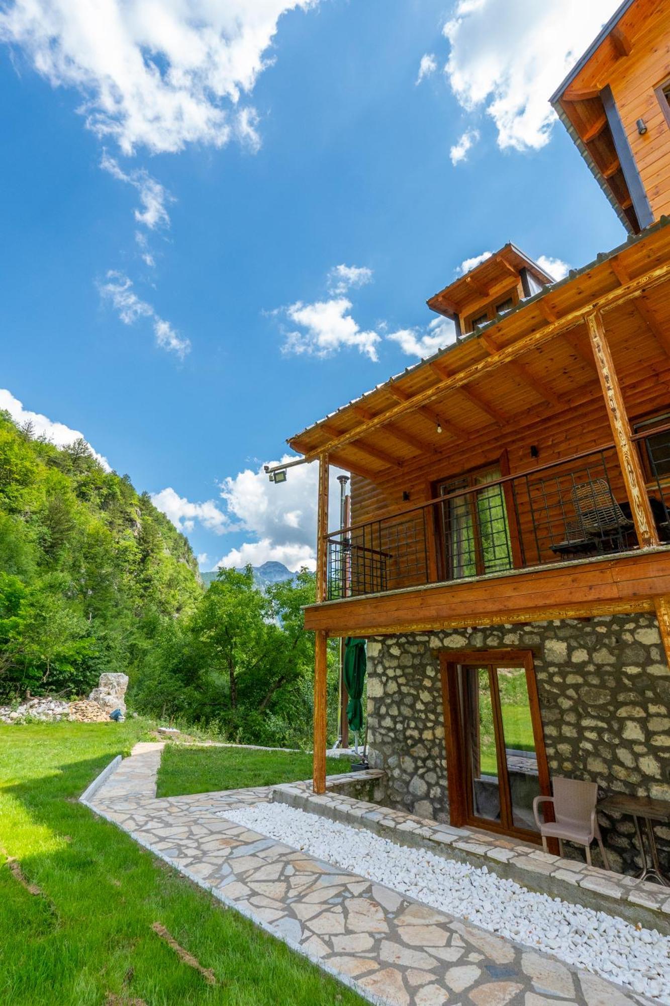 Gegest Hotel Тет Екстериор снимка