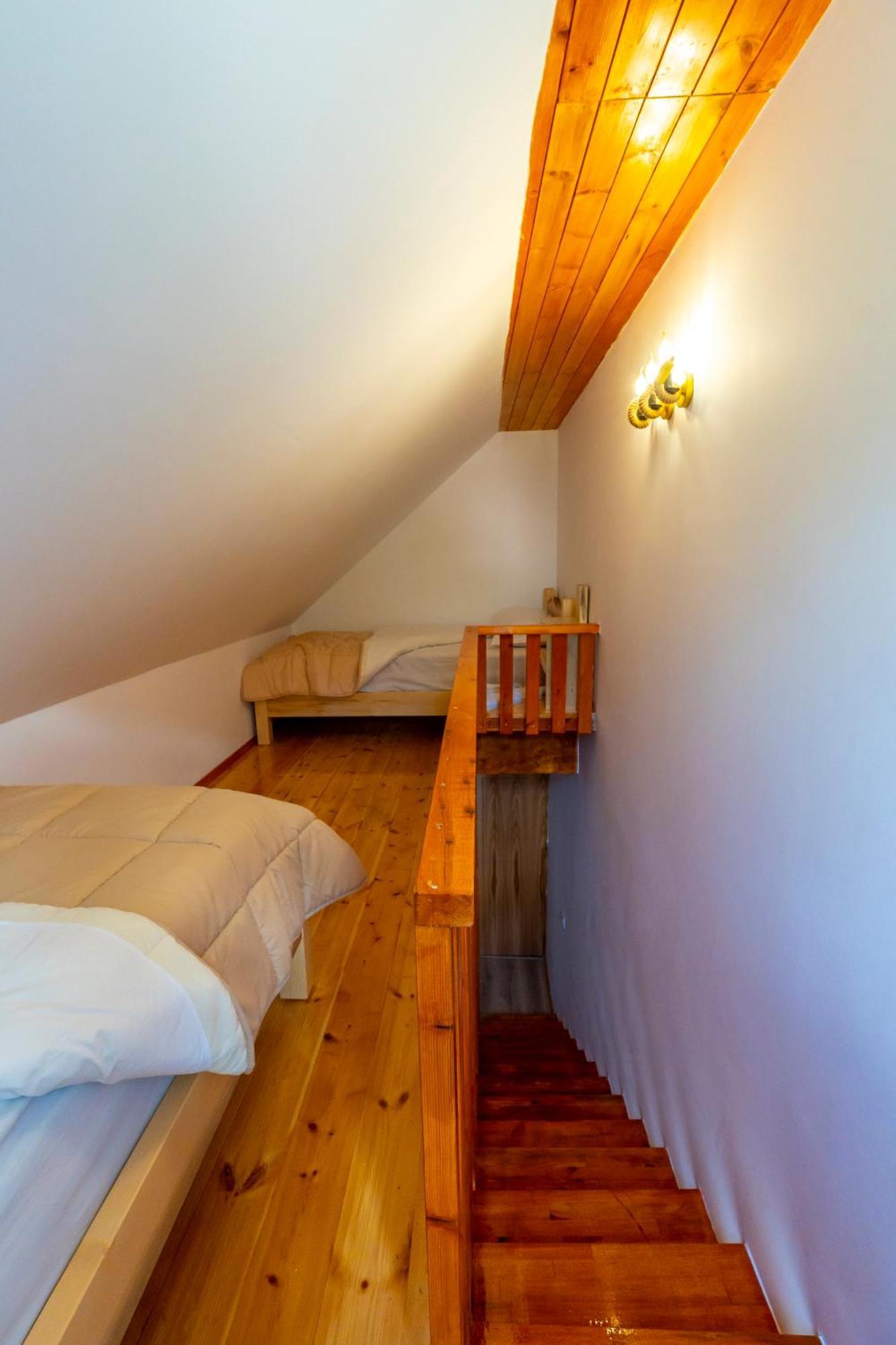 Gegest Hotel Тет Екстериор снимка