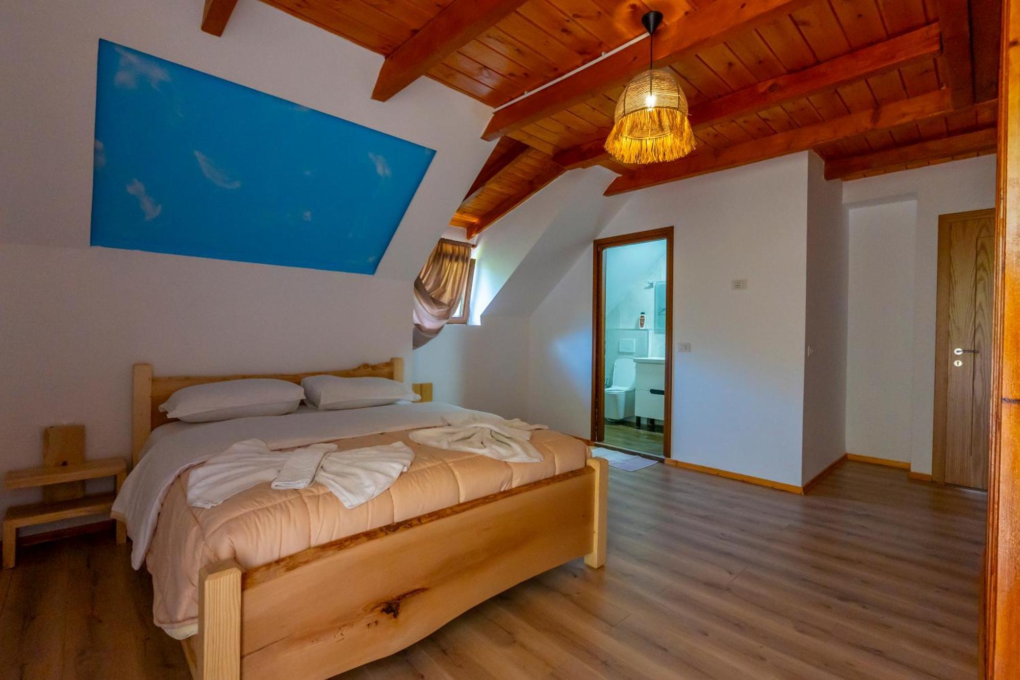 Gegest Hotel Тет Екстериор снимка