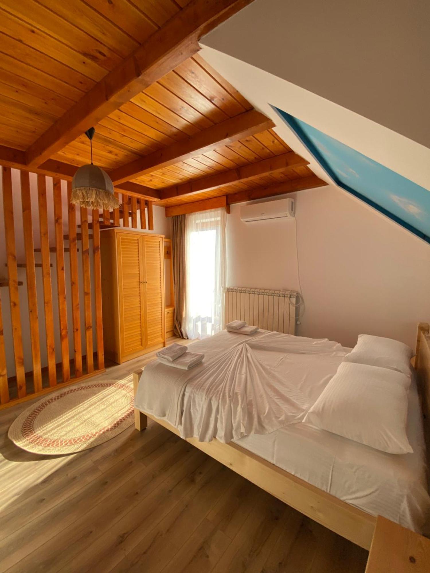 Gegest Hotel Тет Екстериор снимка