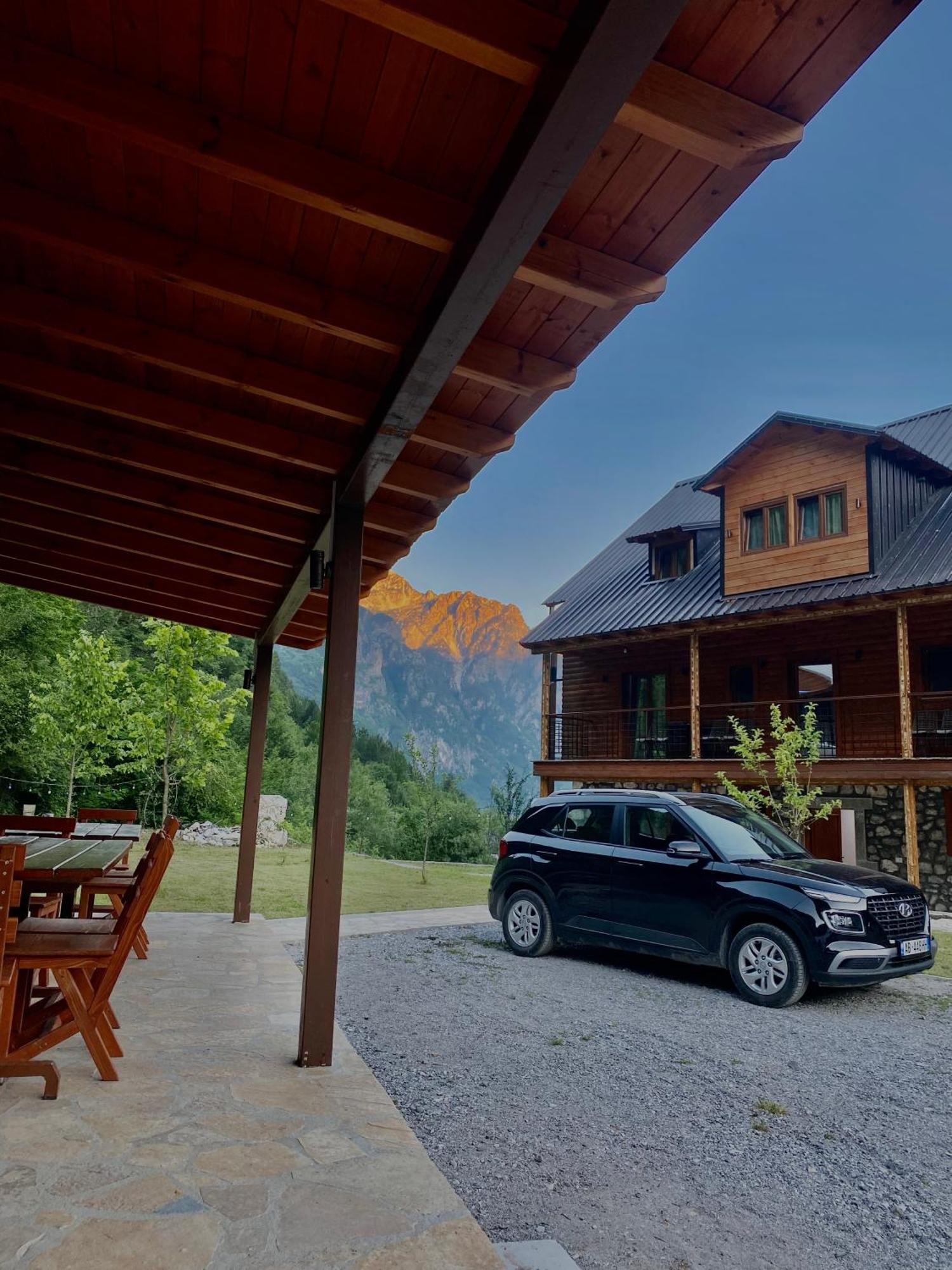 Gegest Hotel Тет Екстериор снимка