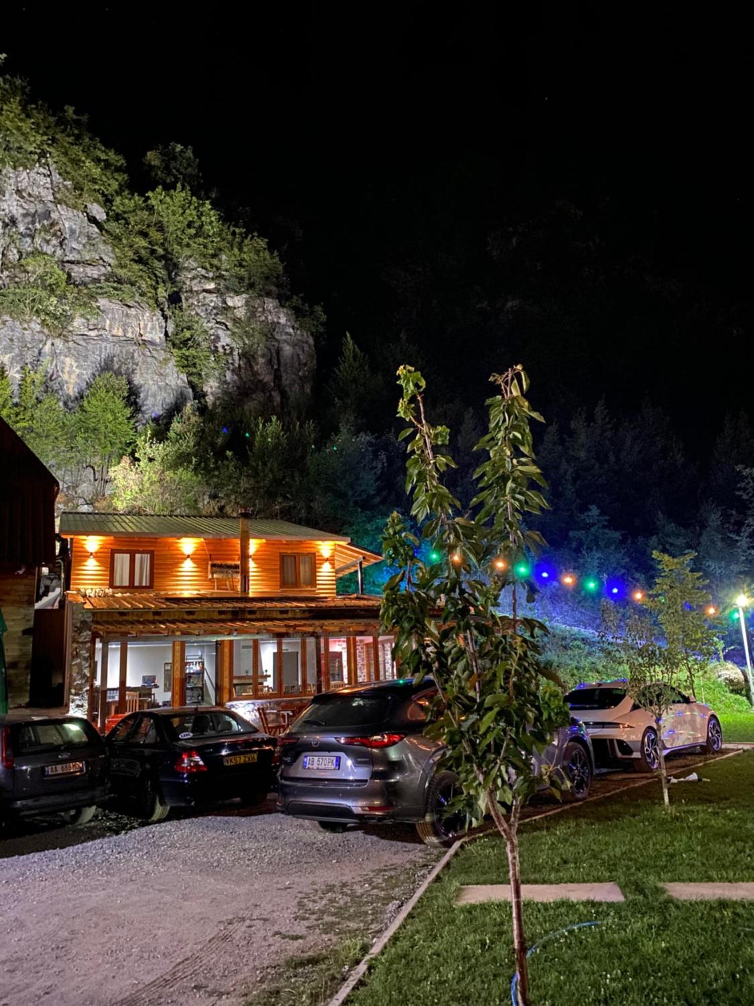 Gegest Hotel Тет Екстериор снимка