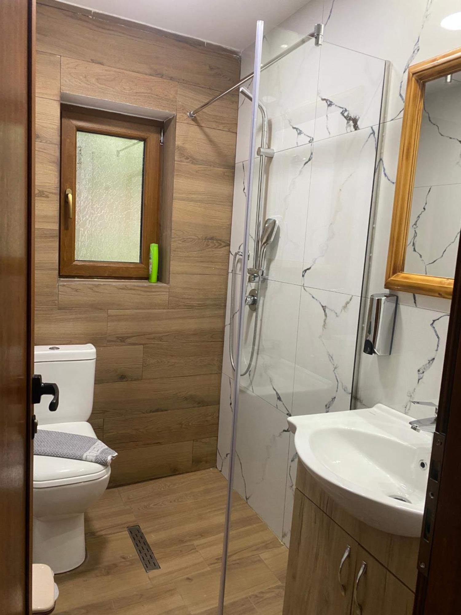 Gegest Hotel Тет Екстериор снимка
