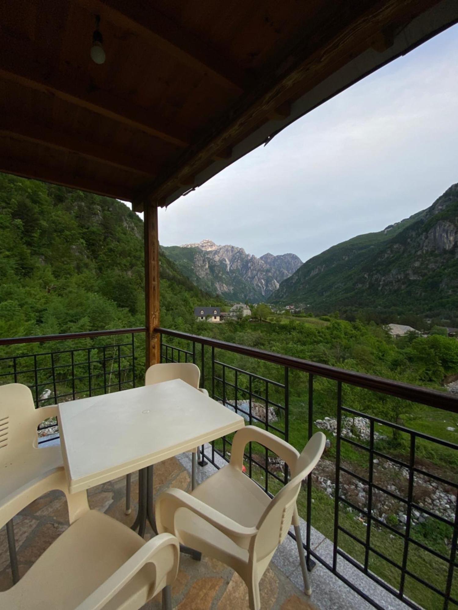 Gegest Hotel Тет Екстериор снимка