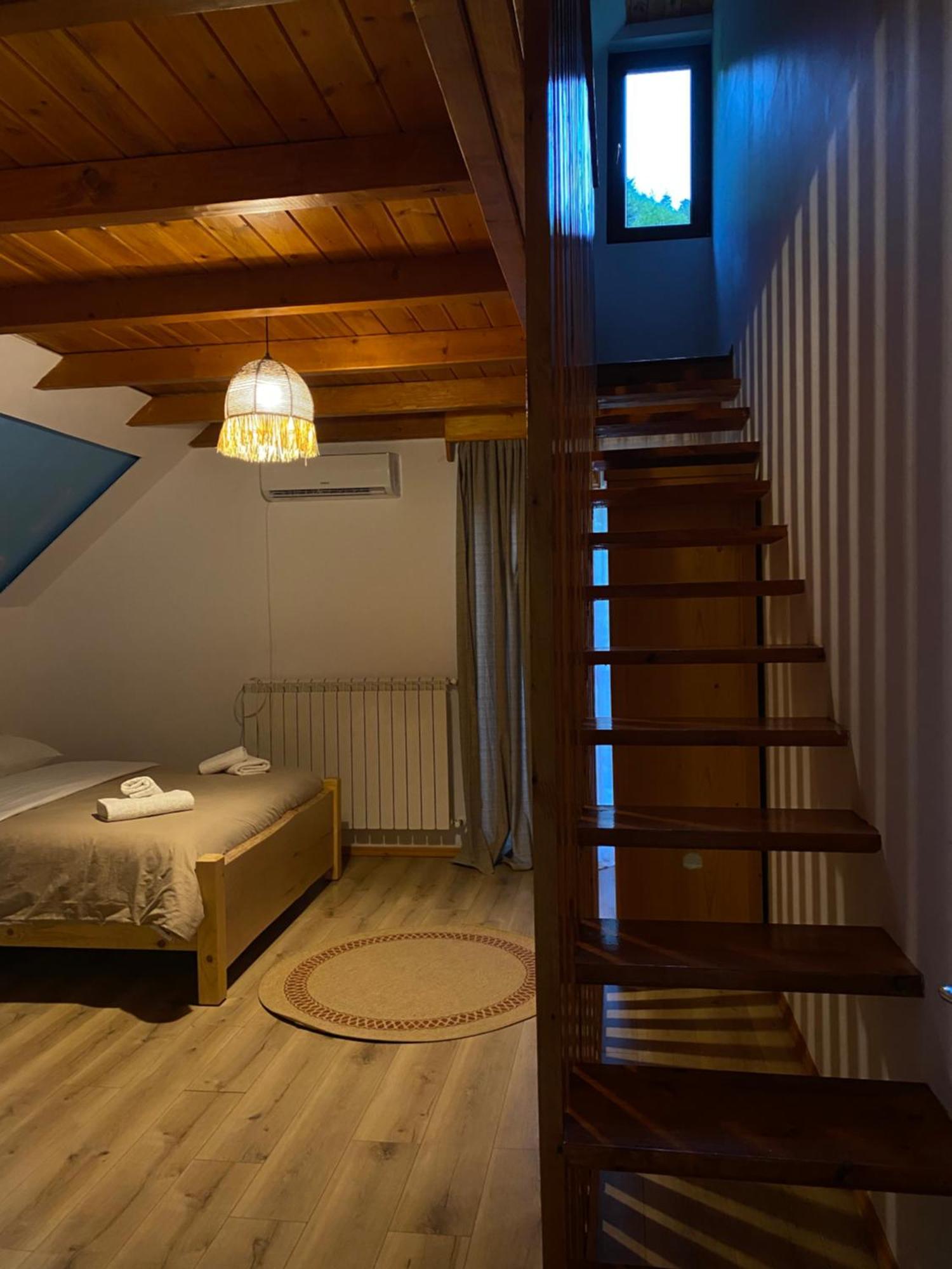 Gegest Hotel Тет Екстериор снимка