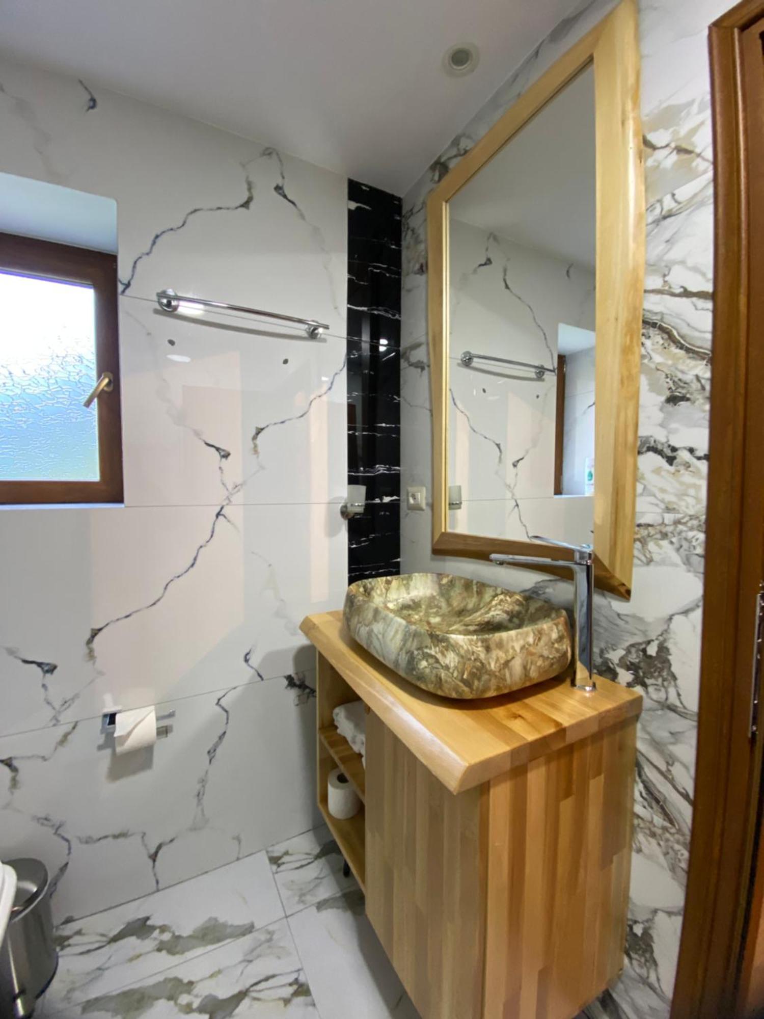 Gegest Hotel Тет Екстериор снимка